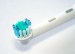 electric-toothbrush-1-511599-m