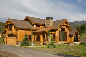 This home sits in the rocky mountains near Breckenridge, CO.